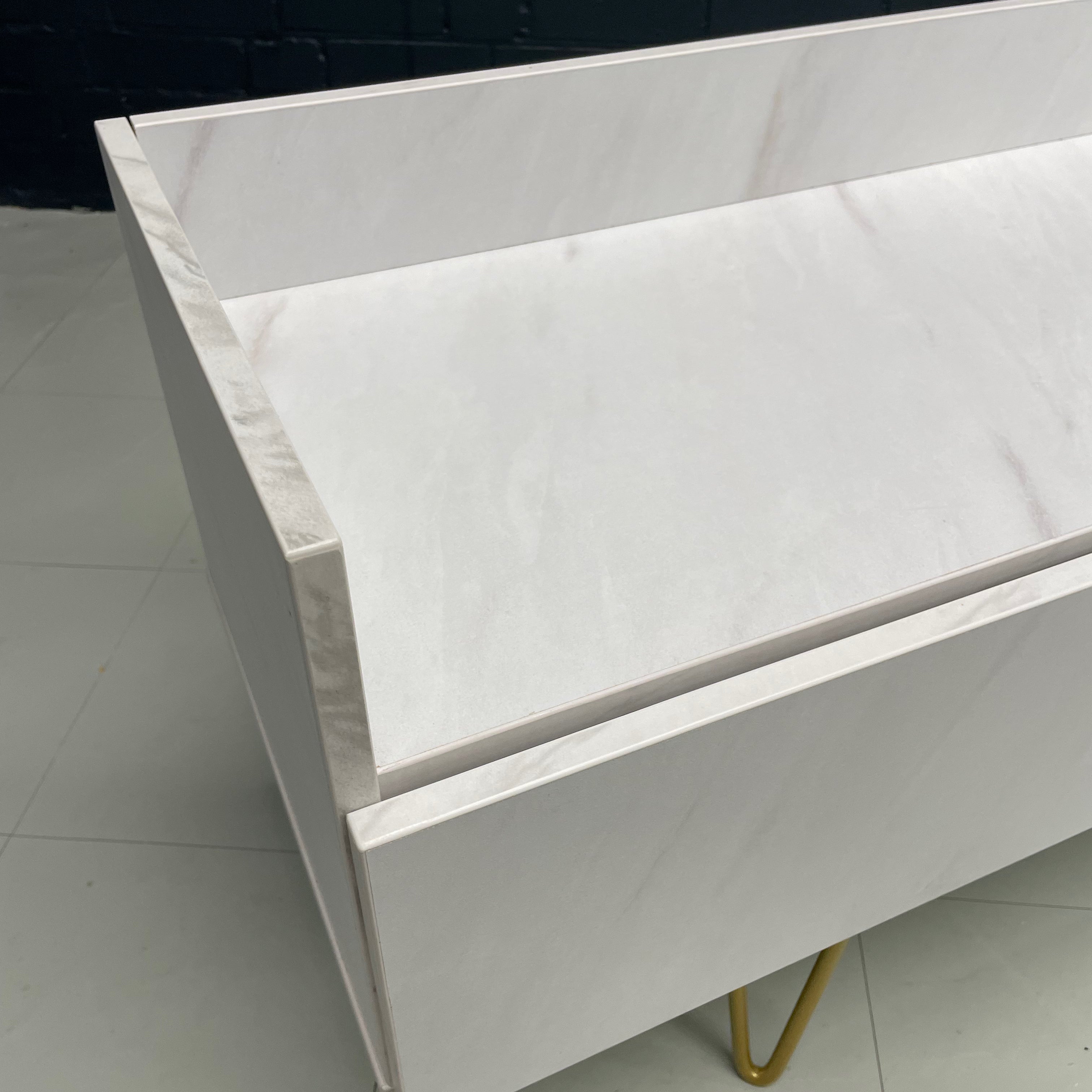 Hong Kong - Media Unit (Showroom Clearance)