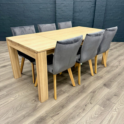 Oslo Oak Extending Dining Table PLUS 6x Chairs - Showroom Clearance