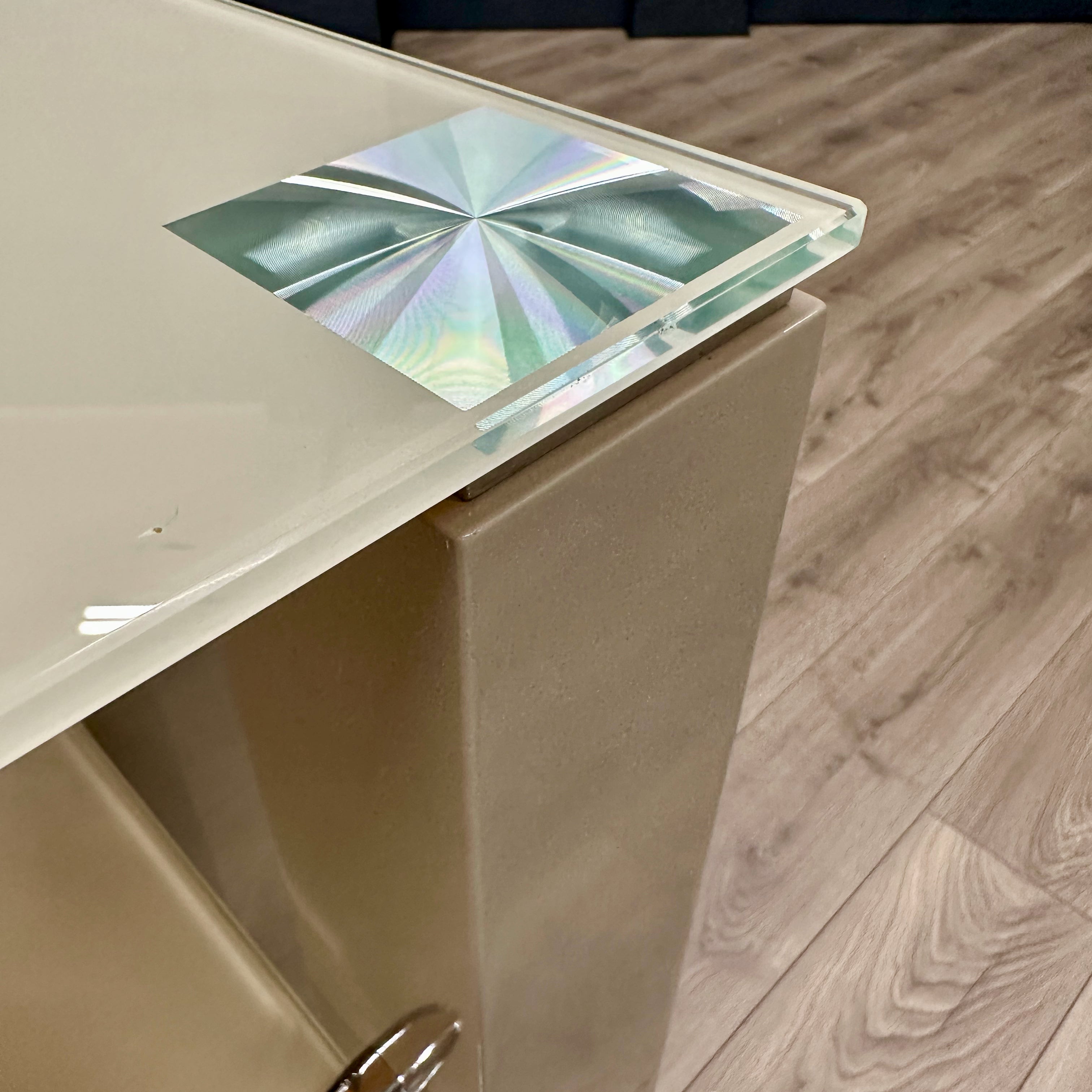 Latte Cream Gloss & Glass - Low Display
